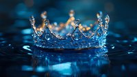 Crown-shaped water splash with droplets frozen in time against dark blue background, creating royal crown illusion with crystalline peaks and ripples.
