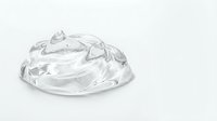 Clear plastic dome food cover with knob handle, isolated on white background, ready for restaurant, catering, and food service design projects.