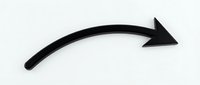 Black curved arrow pointing right on white background, isolated graphic element for presentations, infographics and directional design projects.