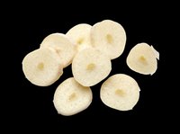 Dried garlic slices isolated on transparent background, ready for culinary design, food packaging, recipe graphics, cooking blogs, restaurant menus, and print-on-demand kitchen products.
