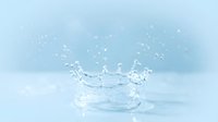 Water splash crown shape with droplets frozen in motion against soft blue background, suitable for beverage, cosmetics, and wellness product marketing.