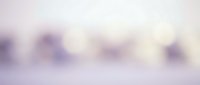 Soft purple and white blurred abstract background with dreamy bokeh effect for presentations, web design, and creative projects.