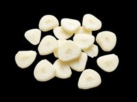 Garlic cloves isolated on transparent background, ready for culinary design, food packaging, recipe graphics, cooking blogs, restaurant menus, and print-on-demand products.