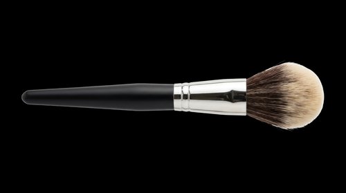 Makeup brush with black handle and natural bristles isolated on transparent background, ready for clipart, t-shirt design, print-on-demand, sublimation, and sticker applications.