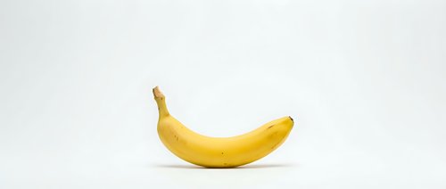 Single ripe yellow banana isolated on white background, ready for design use in food, nutrition, and healthy lifestyle projects.